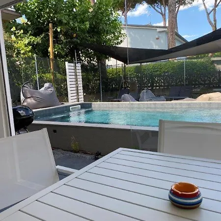 Luxury 4 With Swimming Pool