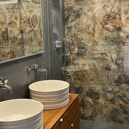 Appartamento Luxury 4 With Swimming Pool